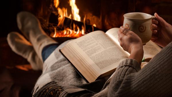 القراءة قبل النوم : تقلل التوتر وتساعد على تصفية الذهن