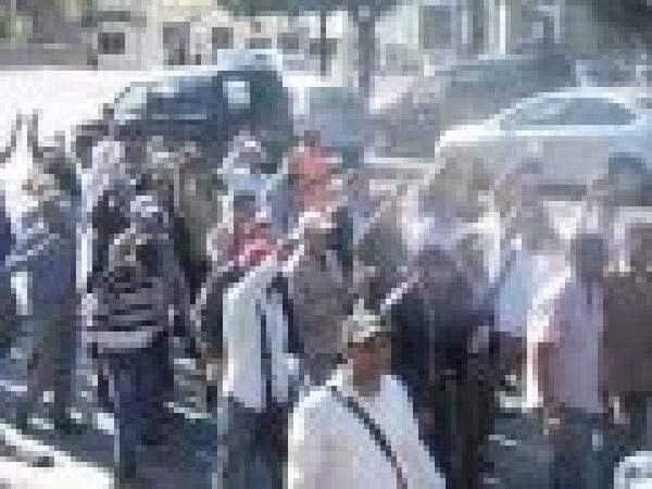 وتستمر مسيرات الأساتذة المجازين في الرباط حتى تحقيق المطالب المشروعة 19-04-2011 