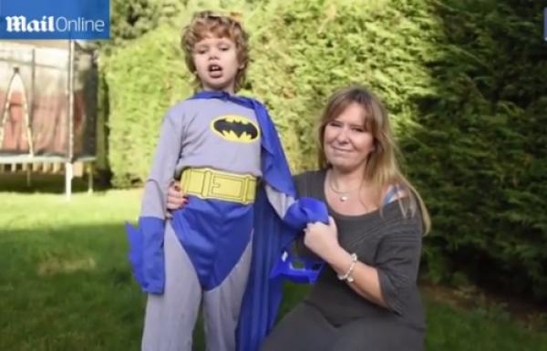 بالفيديو: طفل فاقد للبصر يتعلم الرؤية على طريقة الخفافيش