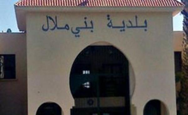 لحماق ..مواطنون ببني ملال يحتجزون موظفة في محاربة البناء العشوائي والشرطة تتدخل 