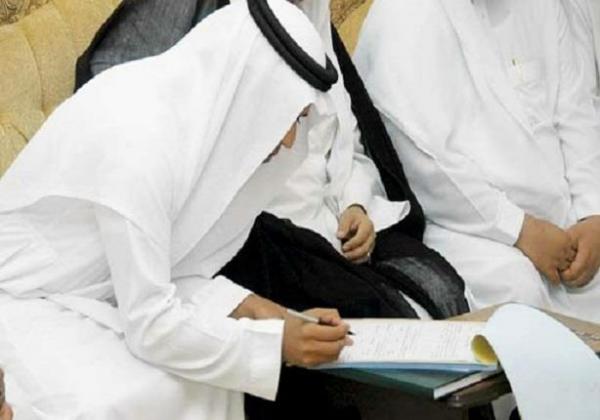 بعدما دعا عبر "الواتس أب" زوجاته الثلاث لحضُور زفافه على الرابعة بمُراكش، هكذا كان ردهن