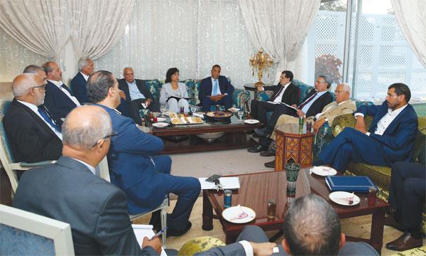 موظفون ومتقاعدون وأجراء  في انتظار انفراج الحوار الاجتماعي