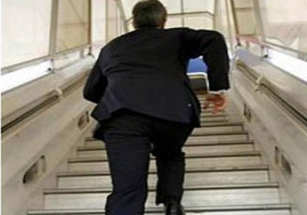 دراسة: صعود السلالم يحرق المزيد من السعرات الحرارية