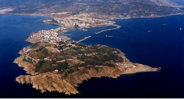 المغرب يمنع دخول سبتة ومليلية المحتلتين على حاملي هذا النوع من جوازات السفر