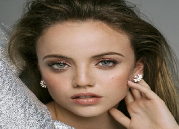 الفنانة المغربية "آشا" .. الاسم الجديد في سماء موسيقى "البوب" بإسبانيا