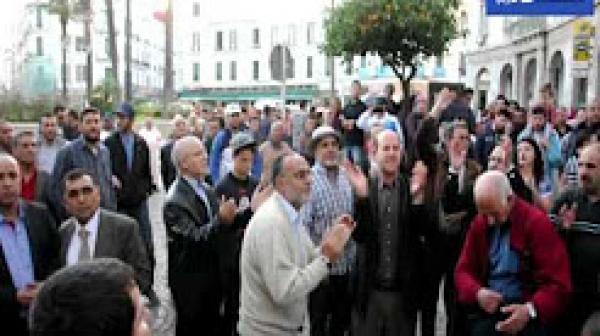 وقفة للتضامن مع حراك الريف بمدينة تطوان تتعرض للتعنيف