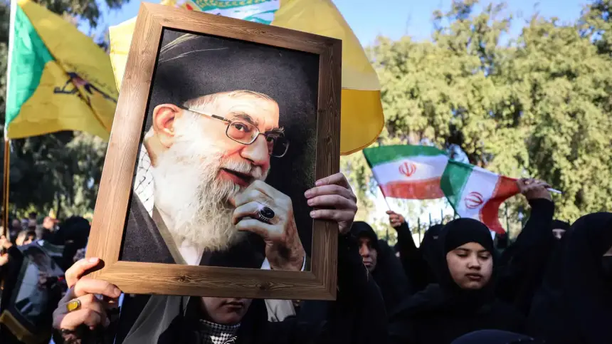 كواليس اغتيال خامنئي.. "نيويورك تايمز" تكشف تفاصيل جديدة عن خطة الاستهداف