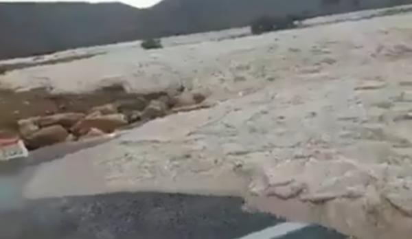 مشهد غريب بسبب أمطار الخيرعلى ضفاف الواد الميت نواحي زاكورة