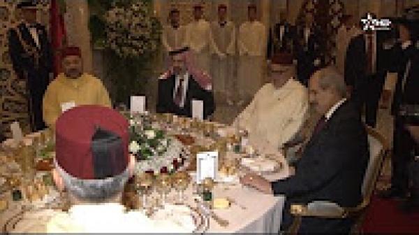الملك يرد الاعتبار لبنكيران ويجلس معه في مائدة العشاء