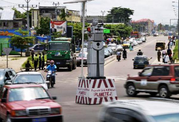 انسان آلي برتبة شرطي مرور