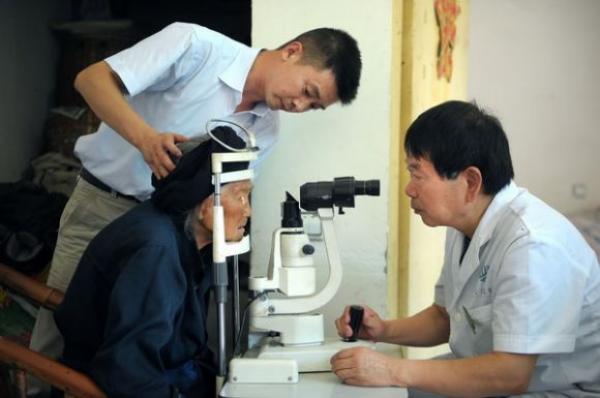 شفشاون : فلاح يقاضي طبيبا صينيا متهما إياه بسرقة عينه