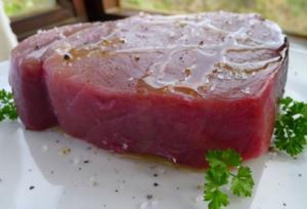 زيت السمك يحمي من سرطان الثدي، ودهن الأوميغا-3 الموجود في المنتجات البحرية يخفض من ضغط الدم المرتفع.  