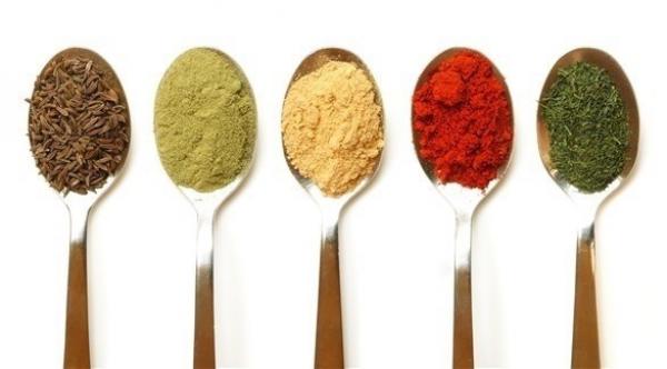 أهم التوابل والأعشاب الضرورية في مطبخك