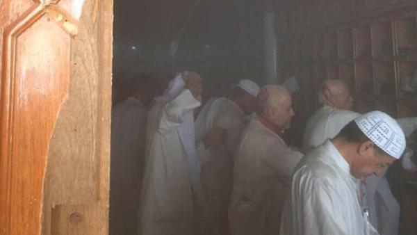 بالفيديو ... ثمانية قتلى على الأقل وعشرات الجرحى حصيلة أولية لتفجير مسجد بالكويت