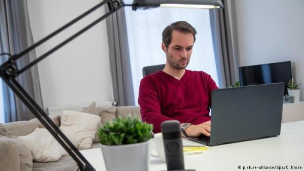 الهدوء أم ضوضاء المكتب.. أيهما يحفز الإبداع؟