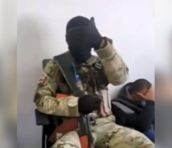 وكأنه فيلم هوليودي...عصابة مسلحة تقتحم بنكا وتحتجز رهائن وتطلب ملبغا ضخما