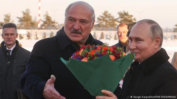 خواتم ذهبية هدايا لحلفائه.. بوتين يتقمص شخصية "سيد الخواتم"؟