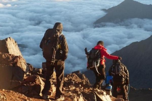 سائح أجنبي ينجو بأعجوبة من مصير مجهول بجبال شفشاون وهكذا تم إنقاذ حياته