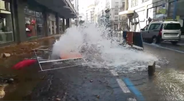 انفجار أنبوب ماء ب" بولفار للا ياقوت" الدار البيضاء"