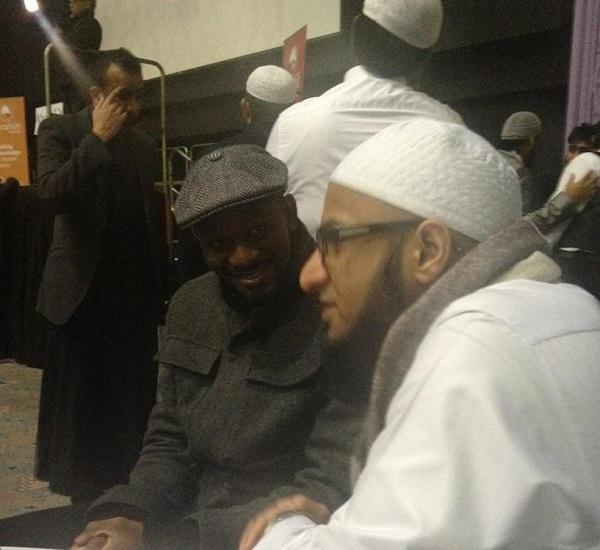 لاعب ارسنال يستغل فترة إصابته ويتم حفظ 19 جزءا من القرآن الكريم 