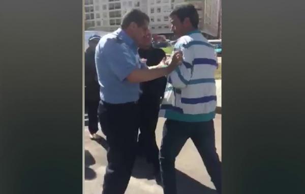 موظف سجن يضرب مواطنا في وسط الشارع بطنجة