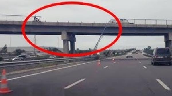 خطير : إنهيار حاجز قنطرة بالطريق السيارة بين الرباط و الدارالبيضاء