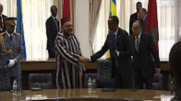 الملك محمد السادس يجري مباحثات مع الرئيس الرواندي ويترأسان حفل التوقيع على 19 اتفاقية