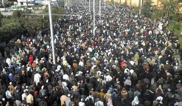 ضخامة جنازة عبد السلام ياسين تدفع الأمنيين باستفسار المدارس عن الأساتذة المتغيبين يوم الجنازة