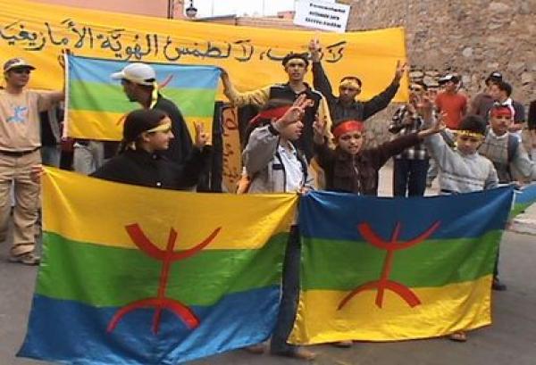   مظاهرات حركة 20 فبراير بدون أعلام أمازيغية 