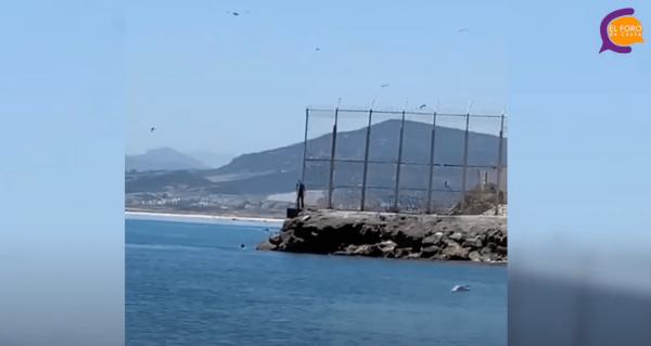 فيديو: مغربي آخر يحاول الهروب من سبتة المحتلة سباحة بسبب طول الانتظار