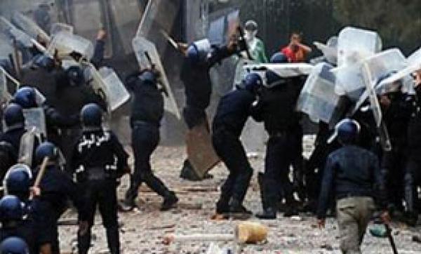 الشرطة الجزائرية تجهض تجمعا لمساندة الثورة المصرية