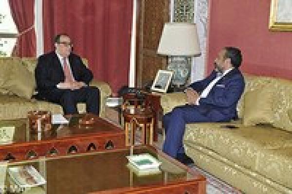 السيد الطيب الفاسي الفهري يتباحث مع وزير العلاقات الخارجية والتعاون الدولي بجزر القمر