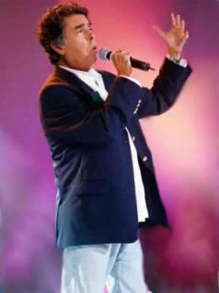  الدكالي يدعو الفنانين العرب إلى مشاركته في أغنيته \"ما بغينا حرب بغينا السلام