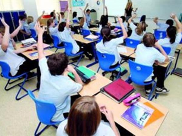 معلمة أمريكية تنال شهرة واسعة على الإنترنت بإلغائها الواجبات المنزلية