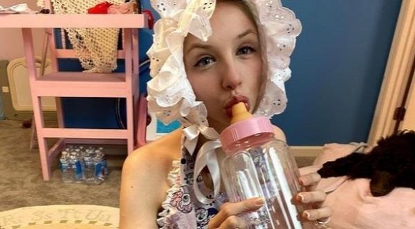 أمريكية تنفق أكثر من 300 دولار شهرياً لتعيش حياة الرضع