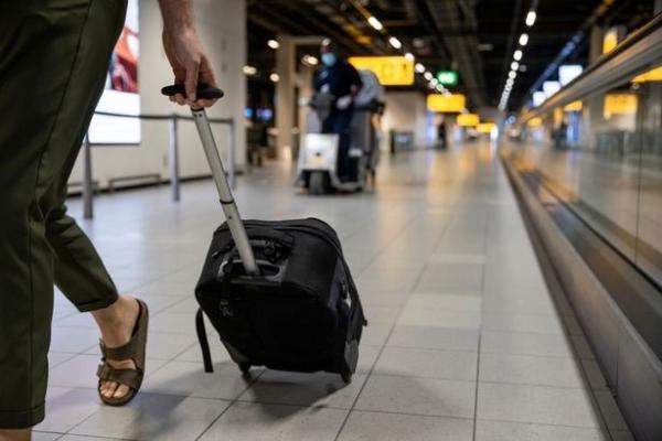 أنواع معينة من الأحذية والملابس يجب تجنبها أثناء وجودك على متن الطائرة