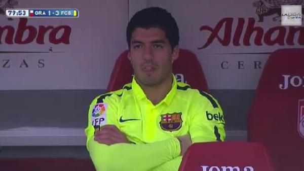 لقطة غضب جديدة في برشلونة بطلها سواريز (فيديو)