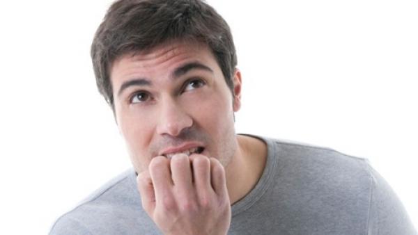 دراسة تحذر من القلق والتوتر في منتصف العمر