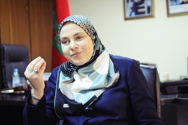 بالصور.. المرض الخبيث ينال من وزيرة سابقة في حكومة "بنكيران" ومقرب يؤكد تدهور وضعها الصحي