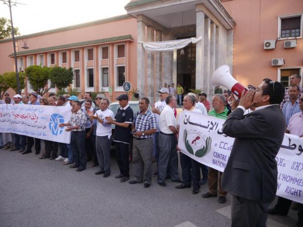 وقفة "مشبوهة" في مواجهة وقفة الجمعية المغربية لحماية المال العام