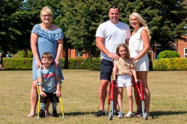 طفل ذو خمس سنوات يتمكن من جمع مليون جنيه للمستشفى الذي أنقذه