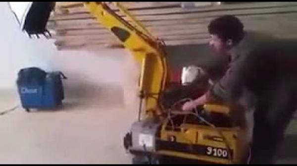 برافــو.. شاب مغربي « أبكم » يبتكر آلة حفر بشيشاوة