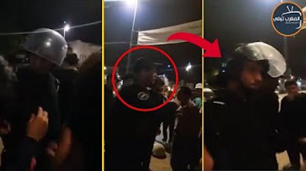شاهدوا الشرطي الذي أقنع المحتجين بالانسحاب من الساحة بطريقة مسالمة في الحسيمة