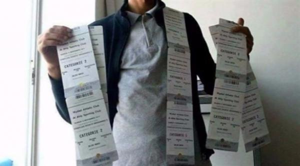 صورة مشجع تثير سخط جمهور الوداد قبل نهائي أبطال أفريقيا