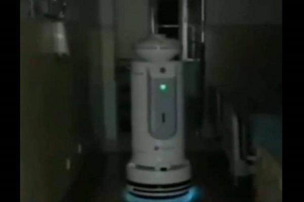 لمواجهة كورونا ..مستشفى صيني يستعين بروبوت يقتل الفيروسات