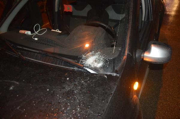 فين وصلنا!!.. مجهولون يكسرون زجاج سيارة باشا هذه المدينة خلال تطبيق حالة الطوارئ