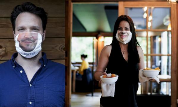 بلجيكيون يبتكرون كمامات بوجوه مبتسمة