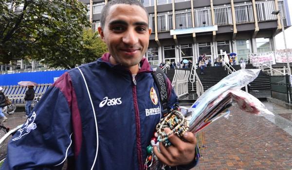 بالصور: المغربي عبد المولى خديري.. من بائع متجول مغمور إلى مهندس معروف و مشهور بإيطاليا