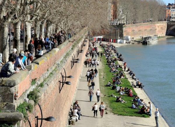 مدينة فرنسية إضافية تفرض وضع الكمامة في الهواء الطلق