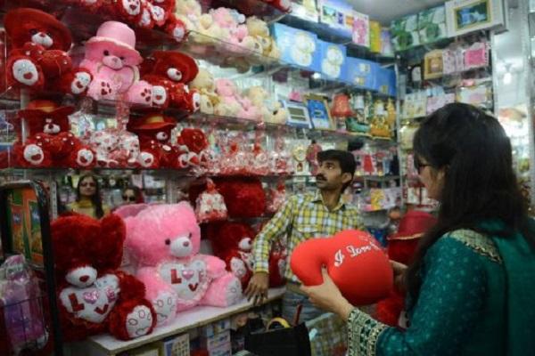 رجل دين : 20 في المئة من حالات الحمل تحدث في "الفالنتين"